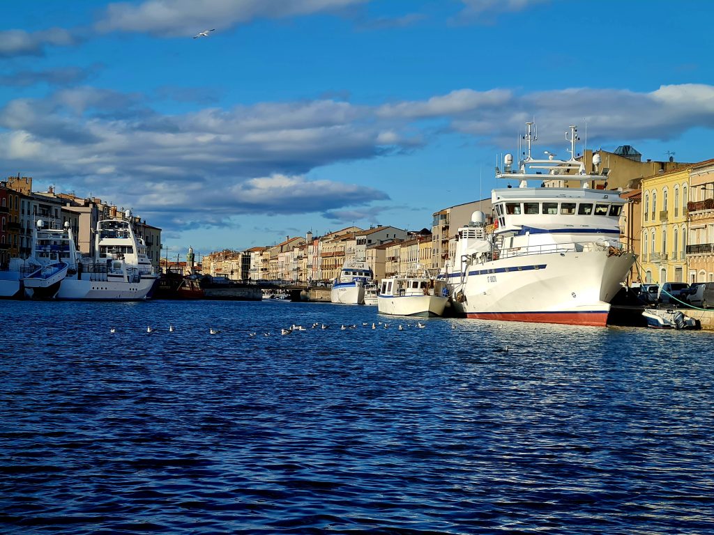 Les canaux du port de pèche et plaisance